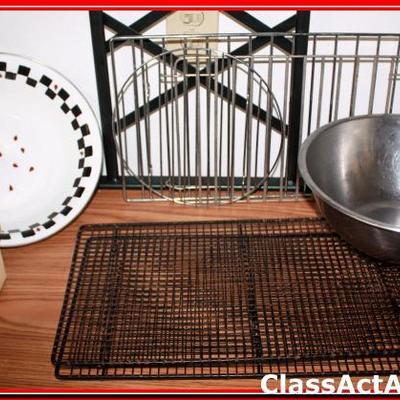5 Metal Cooling Racks, 2 Mixing Bowls, Wooden Rack - Lot 285