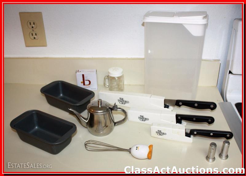3 Pampered Chef Knives Self Sharpening, 2 Loaf Pans, & Misc Lot 260