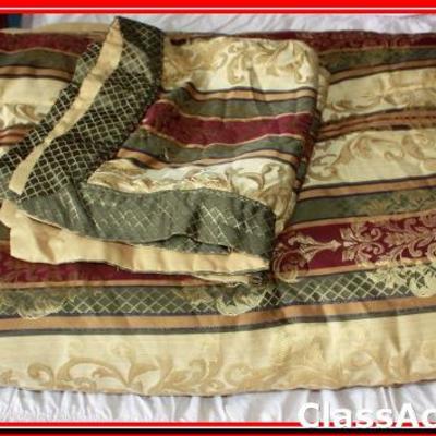 Single Bed Comforter & Pillow Shams - Lot 368