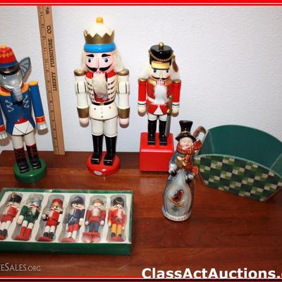 Christmas/Holiday Decor - Lot 332