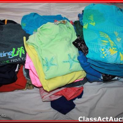 Womens 2x - mixed lot Sweaters, Shirts, Summer/Winter ETC. - Lot 402