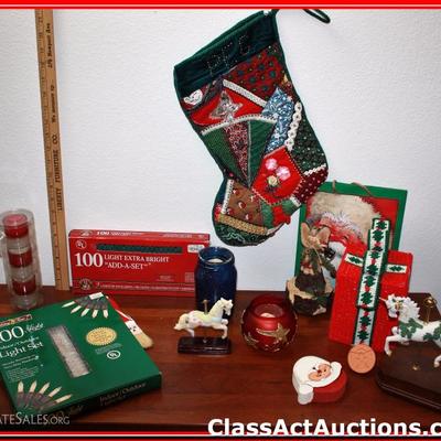 Christmas/Holiday Decor - Lot 326