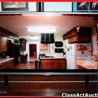32' LG Flat Screen TV with Remote - Lot 154