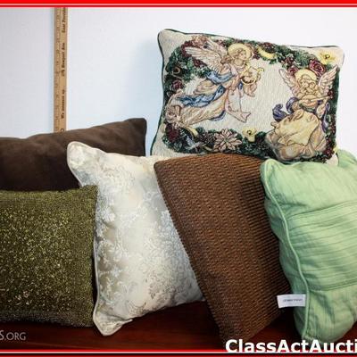 Decorative Throw Pillows - Lot 26