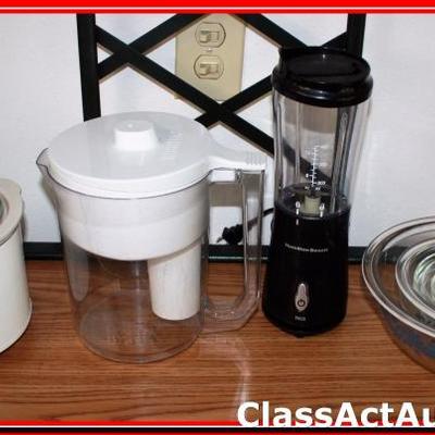 Crock Pot, Water Pitcher, Blender, Glass Mixing Bowls - Lot 280