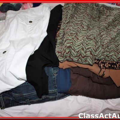 Womens  Misc Size XL, 20 W, 22W, Jeans, Pants, Capries, Bathing Suit - Lot 400