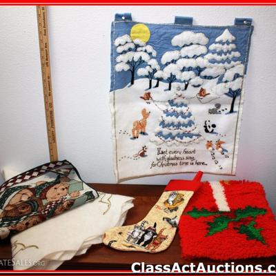 Christmas/Holiday Decor - Lot 330