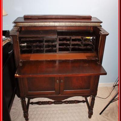 Vintage Dresser Desk - Lot 157
