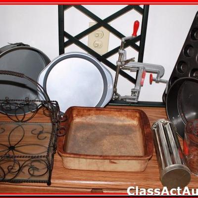 Seasoned Pampared Chef Stone Bakeware, Cake Pans, Basket & Muffin Pan - Lot 283