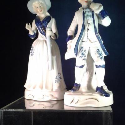 Lot 17A. A pairof porcelain figurines