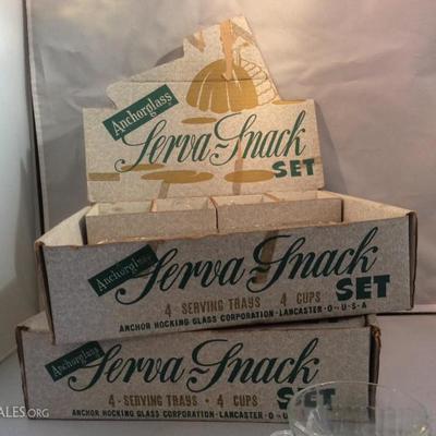 Set of 8 Snack Serva Set in Orginal Box