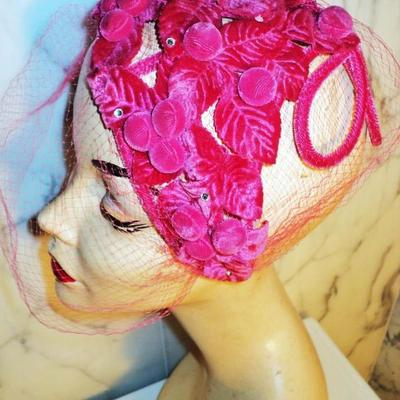 Vtg 1940's Cerise intricately detailed demi chapeau with veil