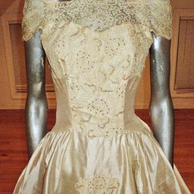 Vtg 1950's Peau de Soie guipure ball gown lace sequin pearl train