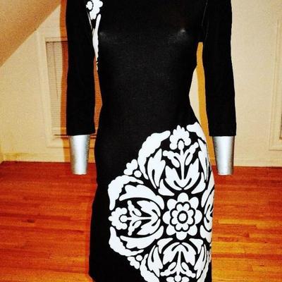 Black & White fitted color block knit dress floral bizantine design