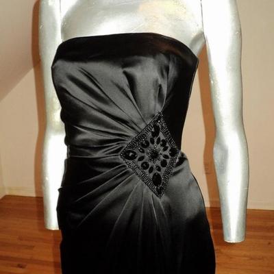 Vtg Vamp Soie strapless gown gathered side onyx Brooch detail