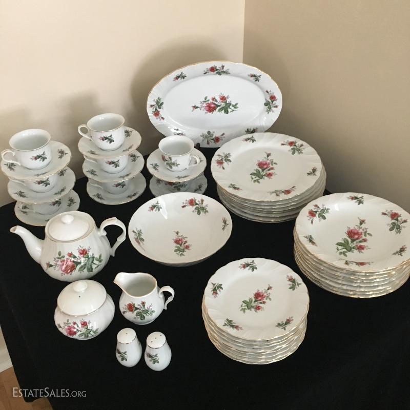 Lot 21 Lynn's Fine China Set