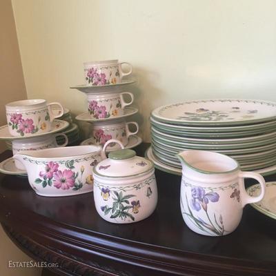 Lot 13 - Set of Studio Nova Garden Bloom Dishes