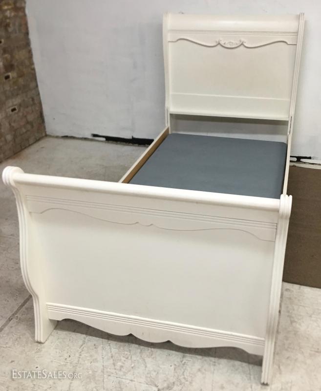 White Sleigh Bed Single Size w/Trundle