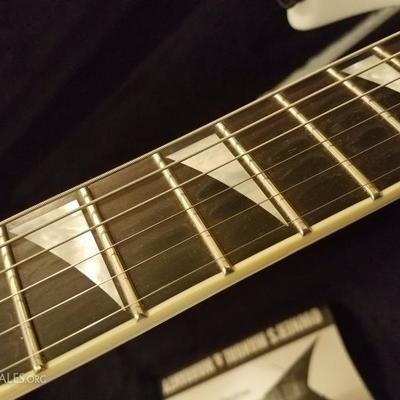 Lot-F8 SL1 Soloist Left Hand Jackson Guitar White W/ Case