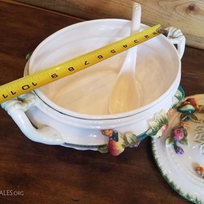 Lot-B21 Vintage Capodimonte Ceramic Serving Tureen Soup Bowl w/ Ladel
