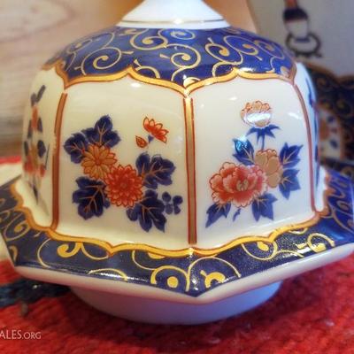 Lot-A12 Oriental Porcelain Ginger Jar Japan Decorative