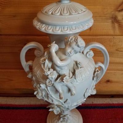 Lot-B46 Large Ardalt Impero Biaco Italian Cherub Porcelain Vase