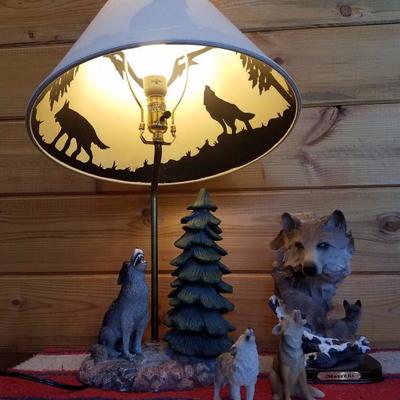 Lot-B71 4 Pc Naturalistic Wolf Decor & Lamp Lot