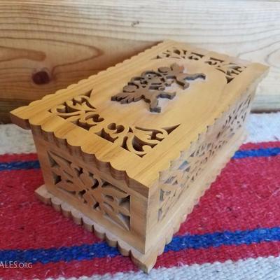 Lot-B41 Hand Carved Wooden Trinket Box 