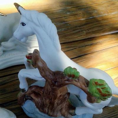 LOT 9 - VINTAGE CERAMIC/PORCELAIN UNICORN COLLECTION