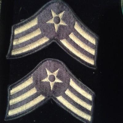 LOT 5 - VINTAGE U.S. MILITARY MEMORABILIA - INSIGNIA, LAPEL/HAT PINS, MISC ITEMS