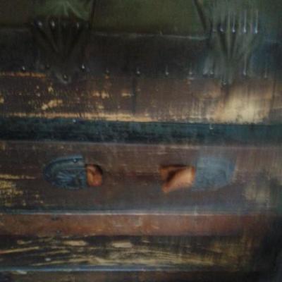 LOT 10 - VINTAGE STEAMER TRUNK