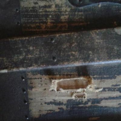 LOT 10 - VINTAGE STEAMER TRUNK