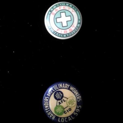 LOT 8 - VINTAGE COLLECTION OF 17 LAPEL/HAT/TIE PINS