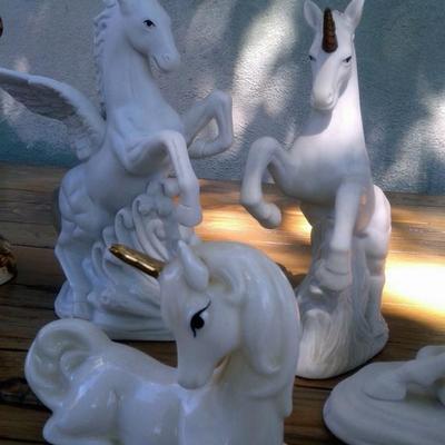 LOT 9 - VINTAGE CERAMIC/PORCELAIN UNICORN COLLECTION
