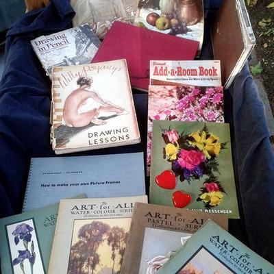 LOT 4 - BOOK BOX (A VINTAGE ART BOOKS SURPRISE!)