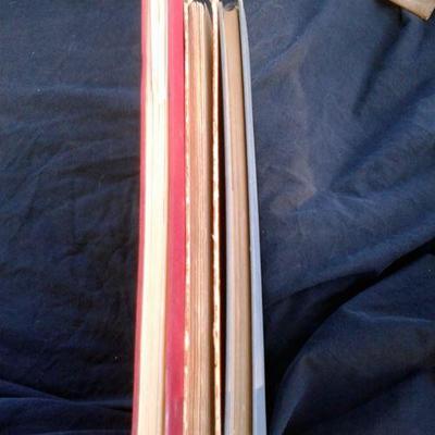LOT 4 - BOOK BOX (A VINTAGE ART BOOKS SURPRISE!)