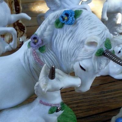 LOT 9 - VINTAGE CERAMIC/PORCELAIN UNICORN COLLECTION