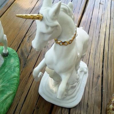 LOT 9 - VINTAGE CERAMIC/PORCELAIN UNICORN COLLECTION