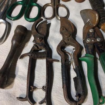 LOT 25 - VINTAGE TOOLS COLLECTION