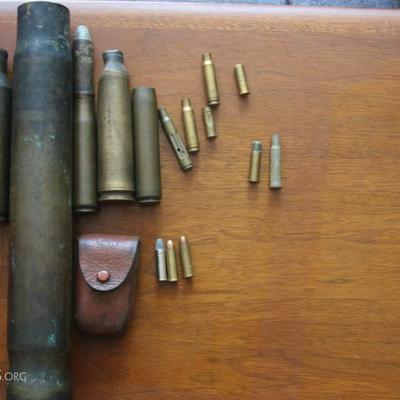 LOT 22 - WORLD WARS ARTILLERY AND BULLET SHELL CASINGS COLLECTION
