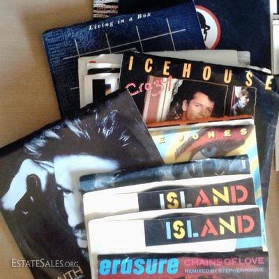 LOT 19 - VINTAGE 45s RECORD COLLECTION - Various Artists