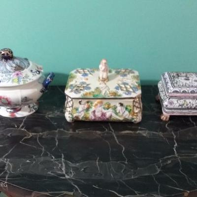 Lot 46 - Decorative Ceramic Boxes