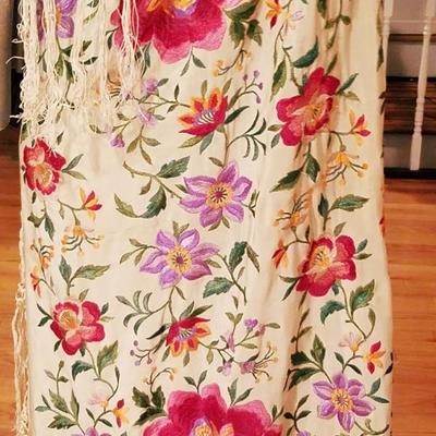 Vtg 1930's silk hand embroidered Japanese Piano shawl/Pareo long fringes
