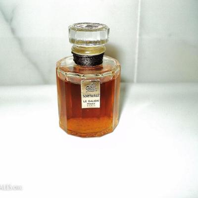 Vtg Le Galion Parfum by Parfum Sortilege France 1/2oz crystal bottle full