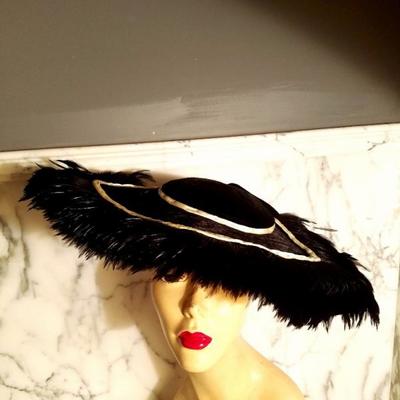 Vtg 1930's Ostrich feather wide brim platter tilt hat faux beaver details