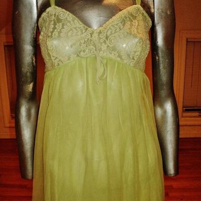 Vintage 1950's moss green nylon Peignoir set with lace Stunning
