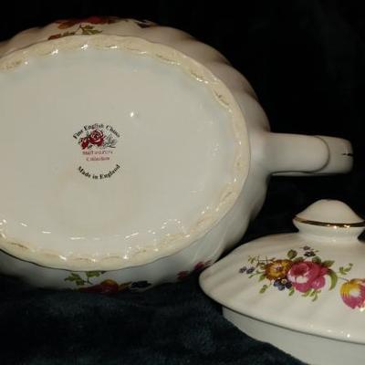 B3-13 VINTAGE STAFFORDSHIRE COLLECTION TEAPOT Fine English China