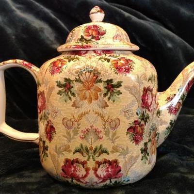 B3-11 Crown Burslem	Teapot, Chintz