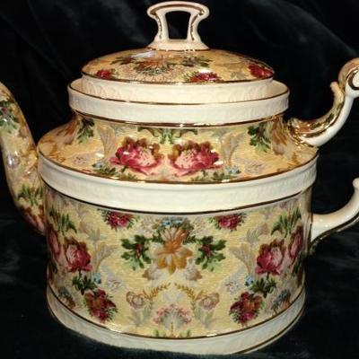 B2-8 Vintage Crown Dorset Teapot Chintz, Staffordshire, England