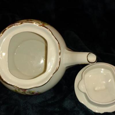 B6-29	VINTAGE Sadler Teapot, Made in England